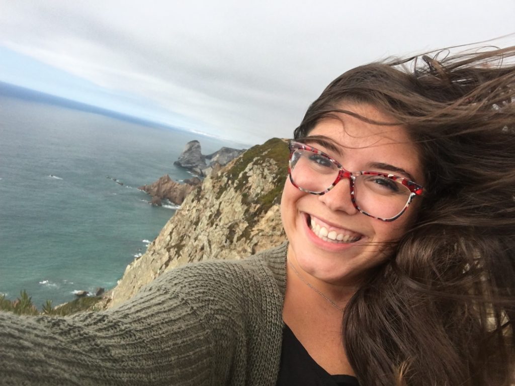 Make friends while traveling solo